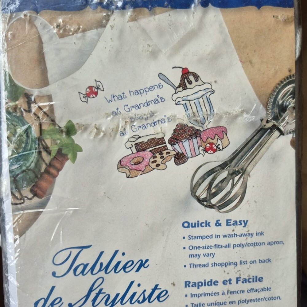 Apron Stamped cross stitch embroidery What happens at Grandma's... - Picture 6 of 6